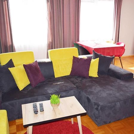 Mickitos Hostel & Apartments สโกเปีย ภายนอก รูปภาพ