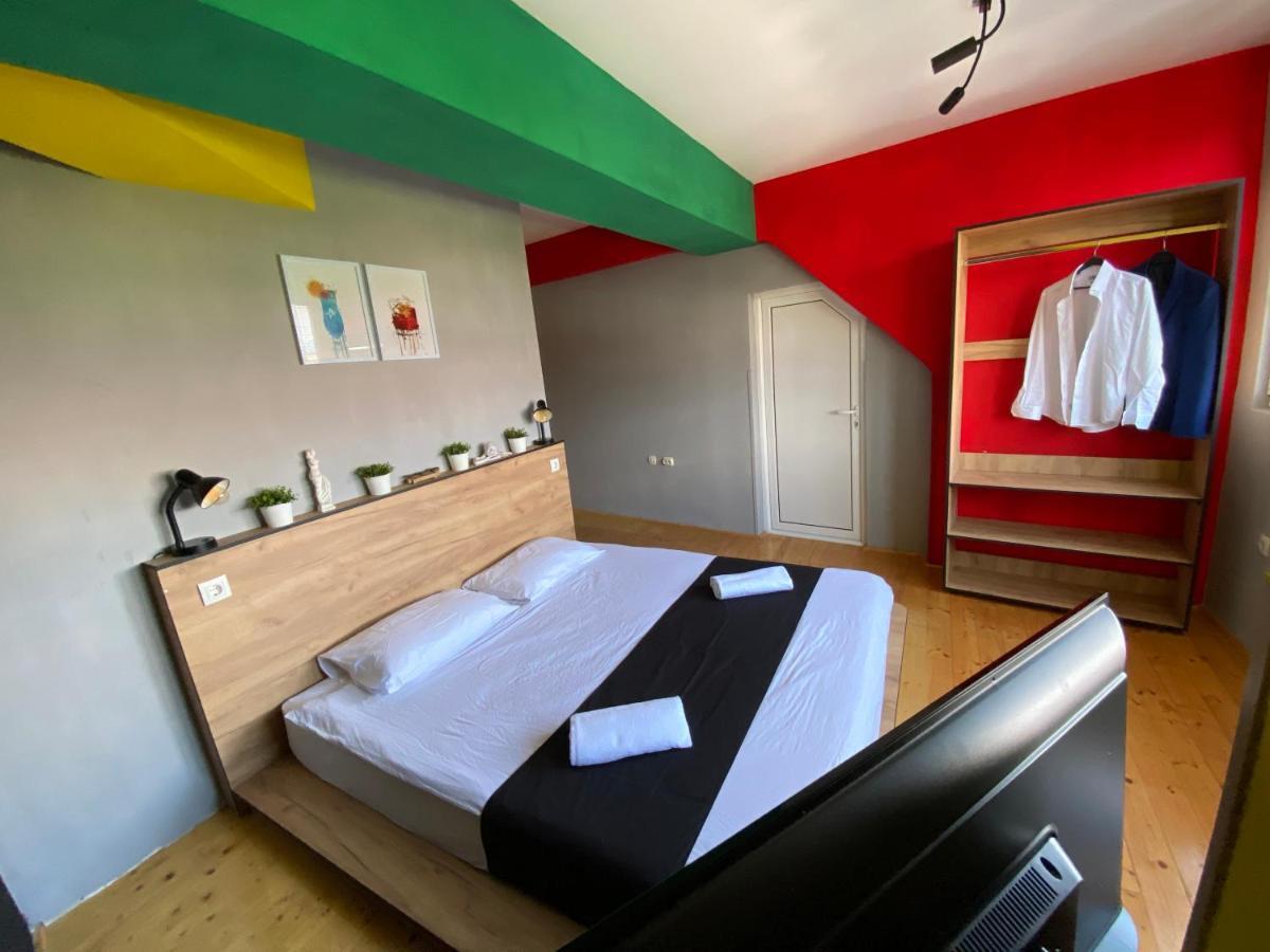 Mickitos Hostel & Apartments สโกเปีย ภายนอก รูปภาพ