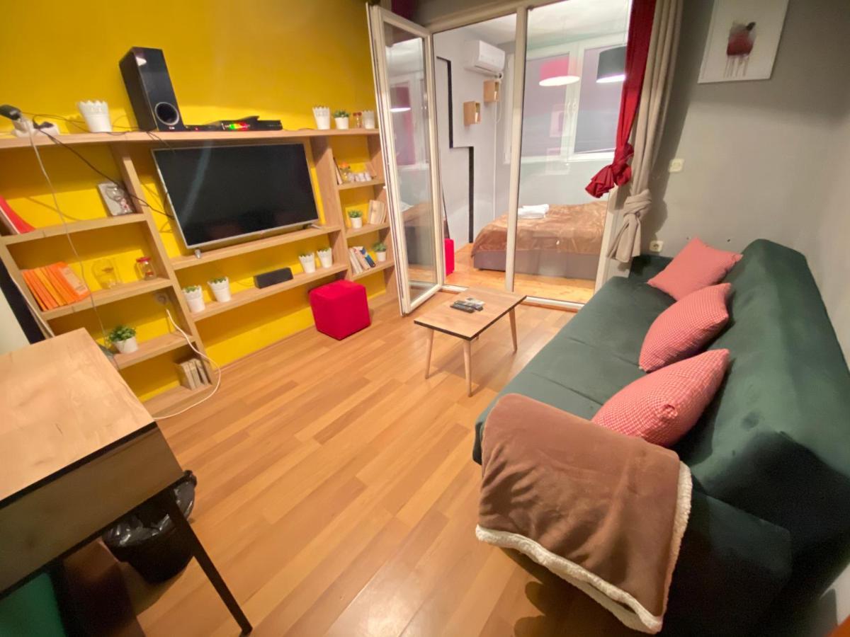 Mickitos Hostel & Apartments สโกเปีย ภายนอก รูปภาพ