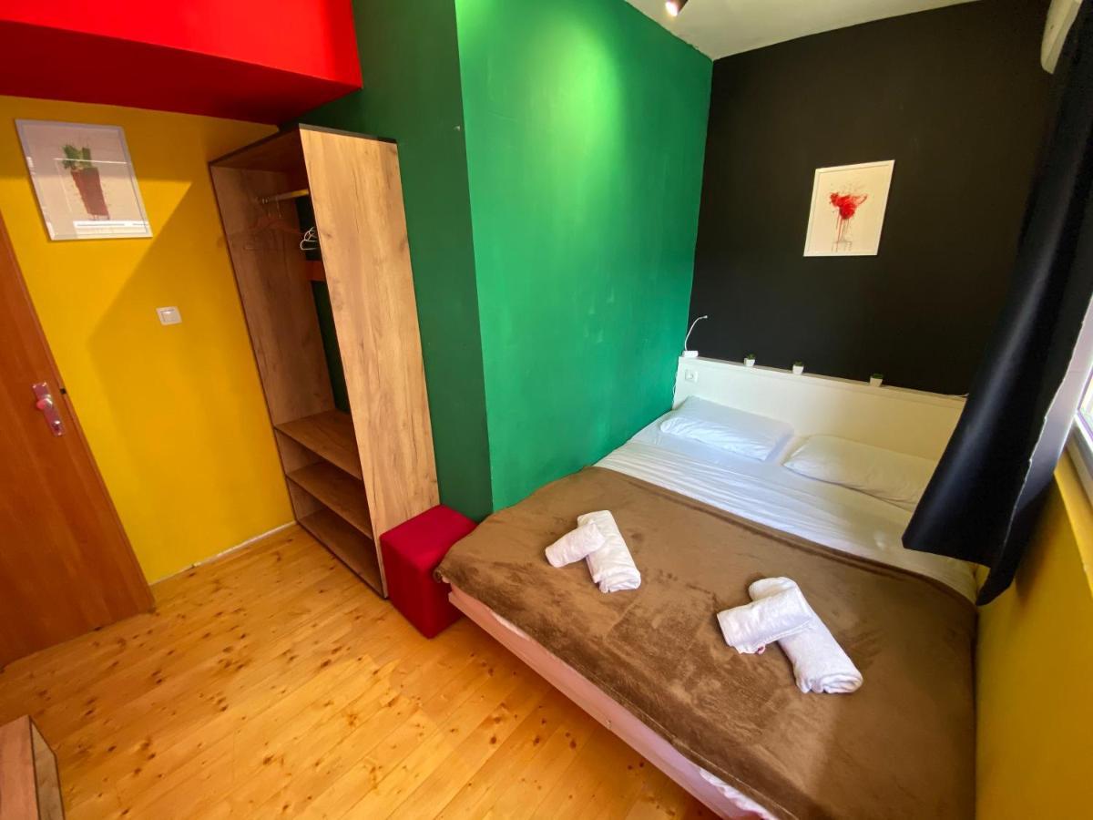 Mickitos Hostel & Apartments สโกเปีย ภายนอก รูปภาพ