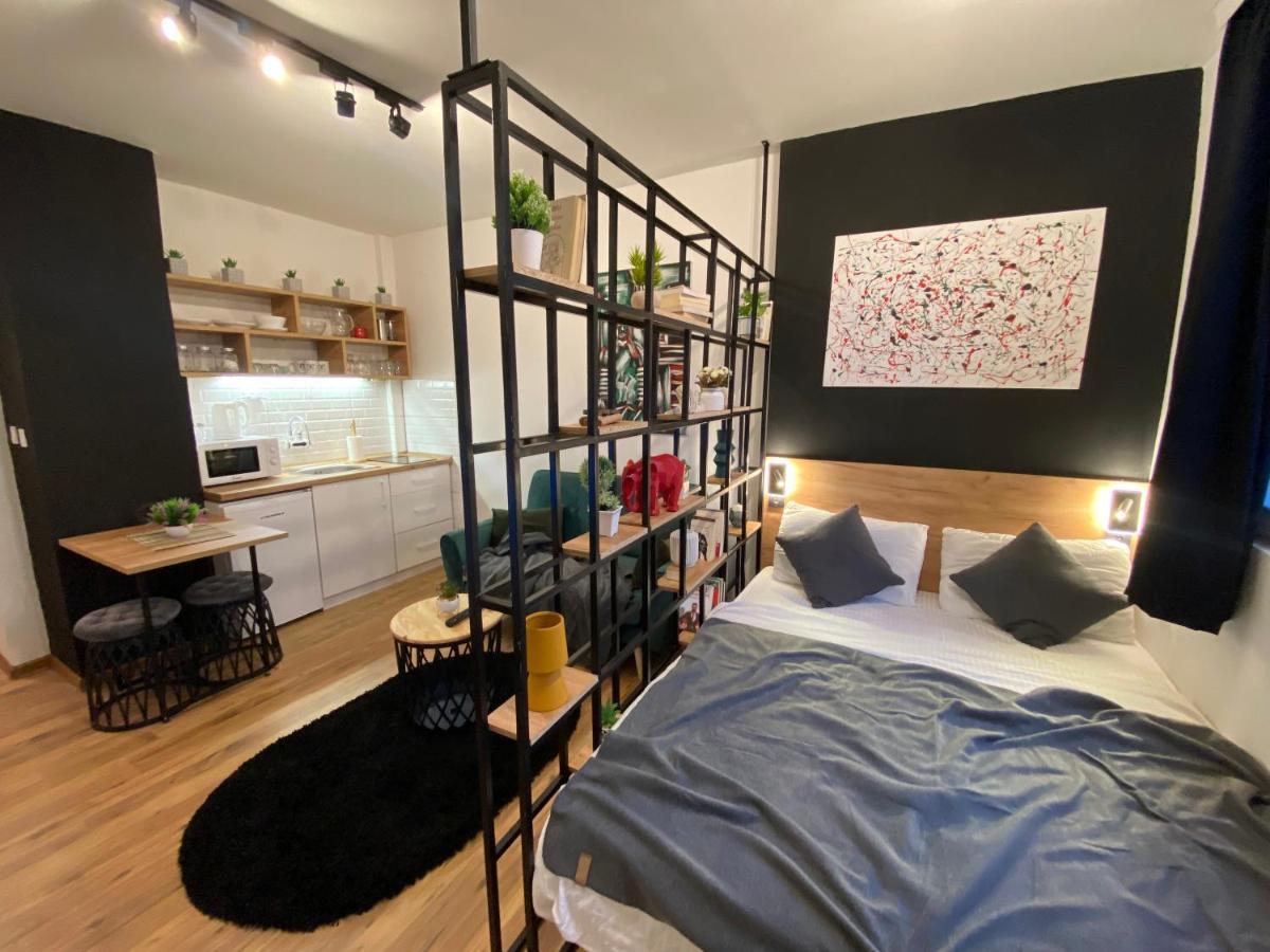 Mickitos Hostel & Apartments สโกเปีย ภายนอก รูปภาพ