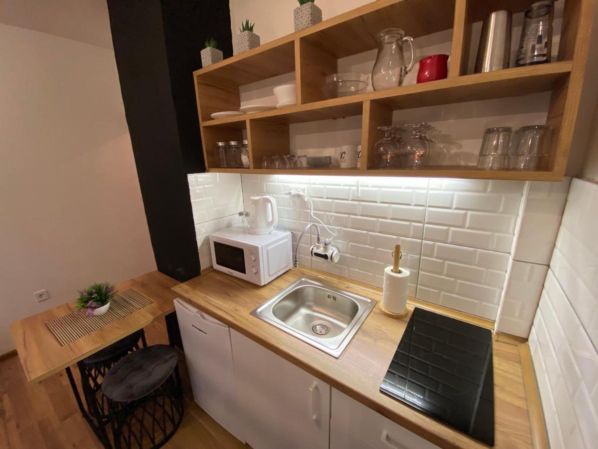 Mickitos Hostel & Apartments สโกเปีย ภายนอก รูปภาพ