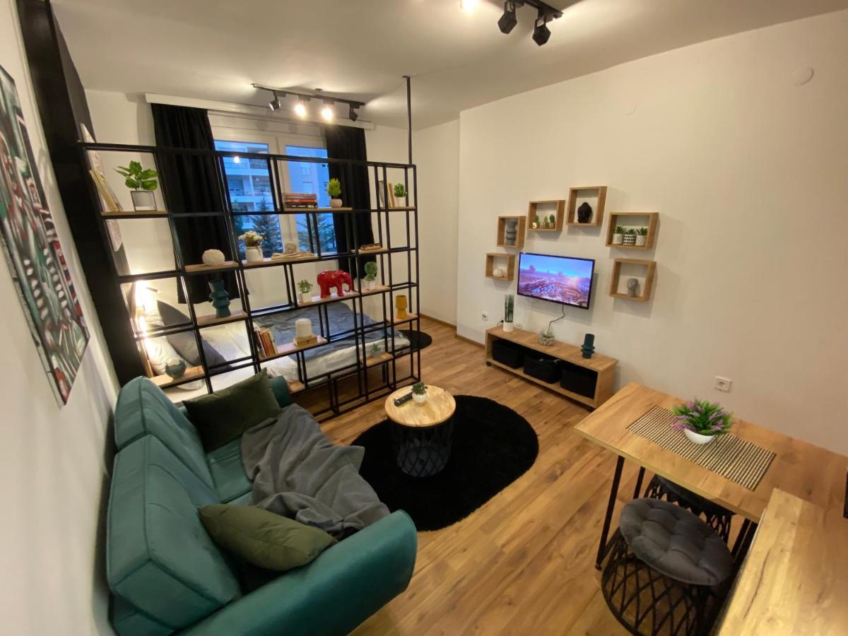 Mickitos Hostel & Apartments สโกเปีย ภายนอก รูปภาพ